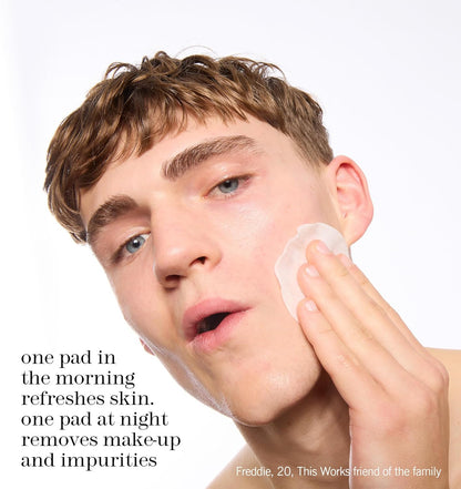 This Works - In Transit No Traces Cleansing Pads, Rosewater & Mint Infused Facial Wipes, Gentle Make-Up Remover (80 pads)